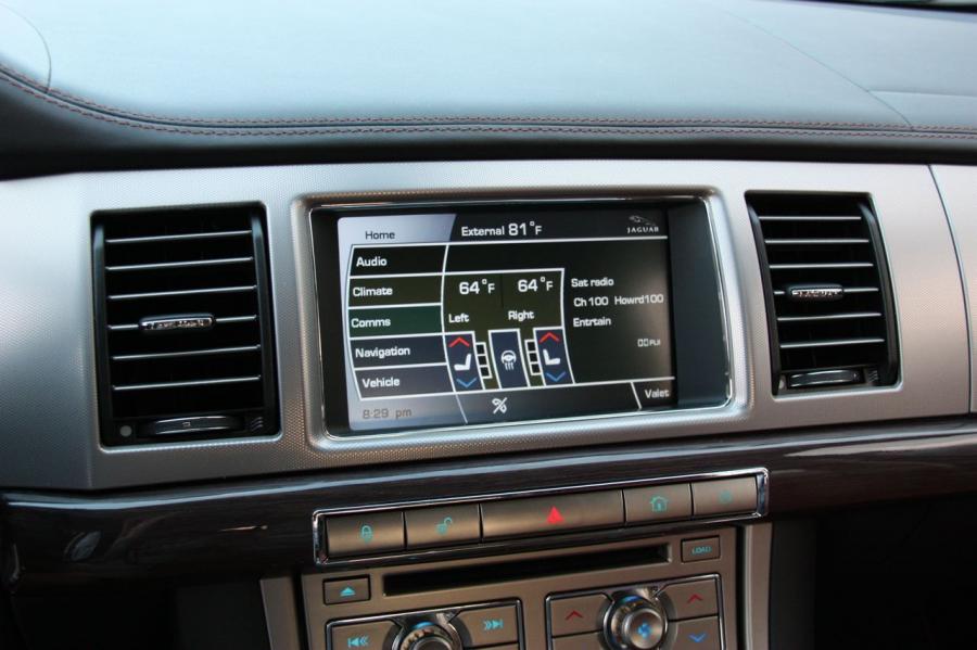  Jaguar XF Supercharged 2009 года  (фото 17 из 44)